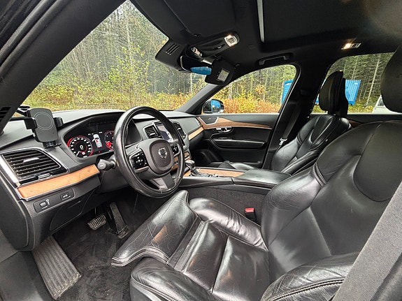 Volvo XC90 13 of 30