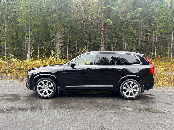 Volvo XC90 2 of 30