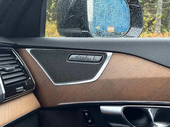 Volvo XC90 26 of 30