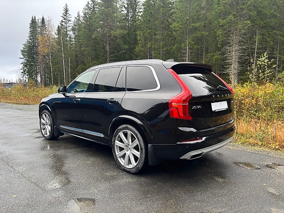 Volvo XC90 3 of 30