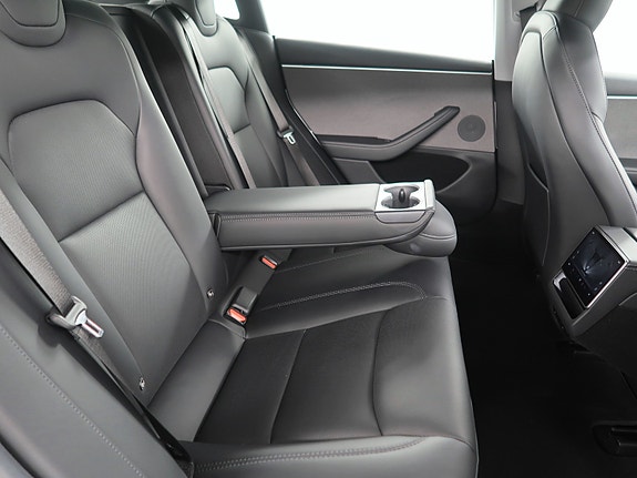 Tesla Model 3 24 of 28