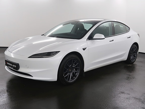 Tesla Model 3 5 of 28