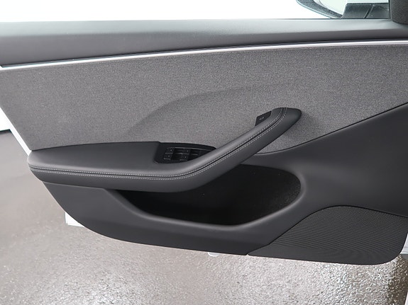 Tesla Model 3 18 of 28
