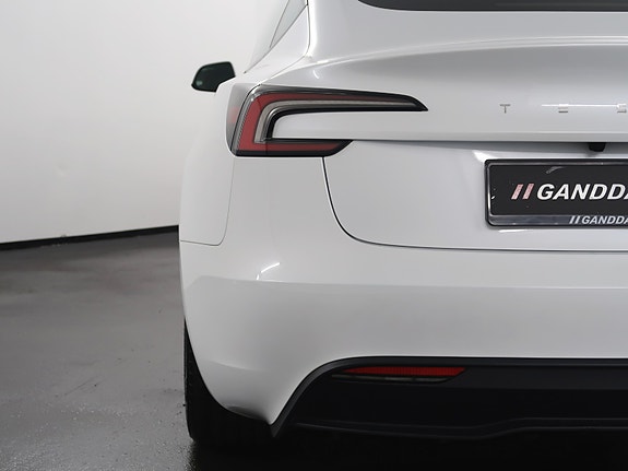 Tesla Model 3 9 of 28