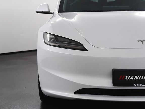 Tesla Model 3 4 of 28