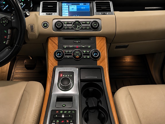 Land Rover Range Rover Sport 10 of 12