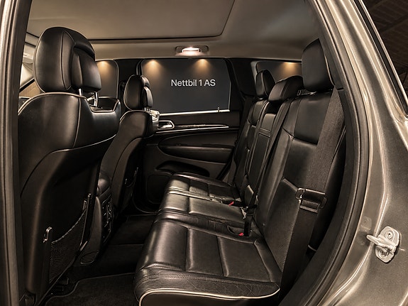 Jeep Grand Cherokee 9 of 11