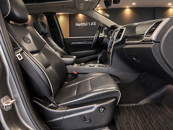 Jeep Grand Cherokee 10 of 12