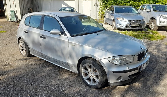 BMW 116i 3 of 6