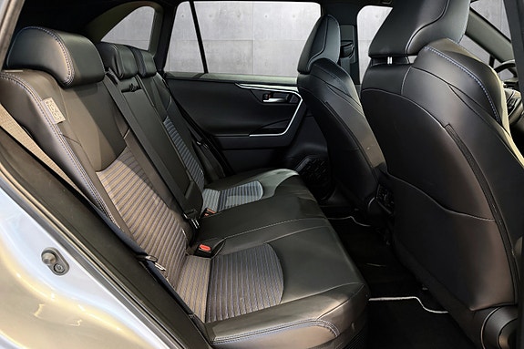 Toyota RAV4 11 of 20
