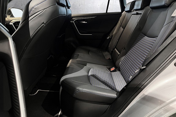 Toyota RAV4 12 of 20