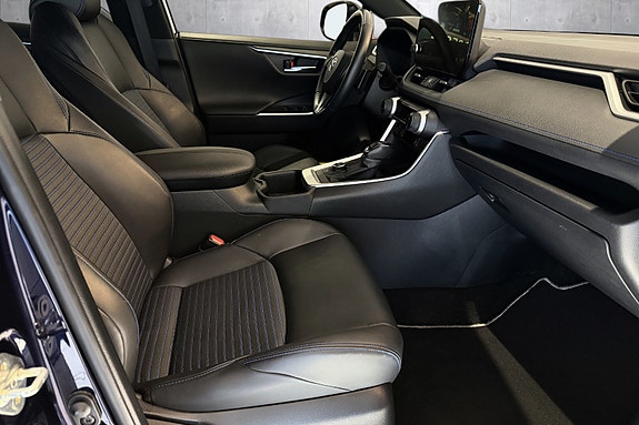 Toyota RAV4 10 of 19