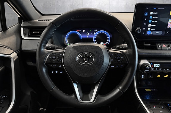 Toyota RAV4 14 of 19