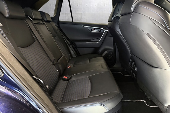 Toyota RAV4 11 of 19