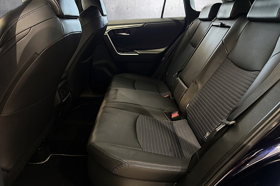 Toyota RAV4 12 of 19
