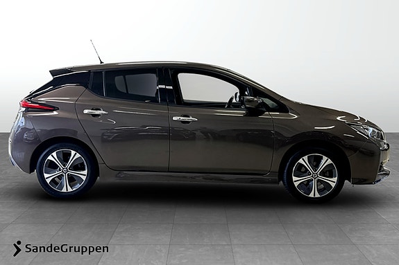 Nissan Leaf 6 of 16