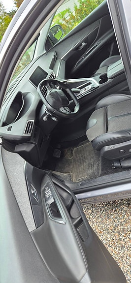 Peugeot 3008 11 of 17