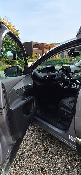 Peugeot 3008 8 of 17