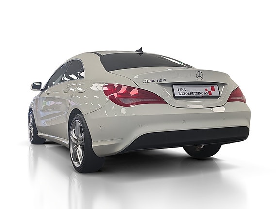 Mercedes-Benz CLA180 2 of 12