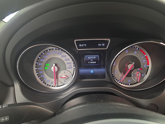 Mercedes-Benz CLA180 8 of 12