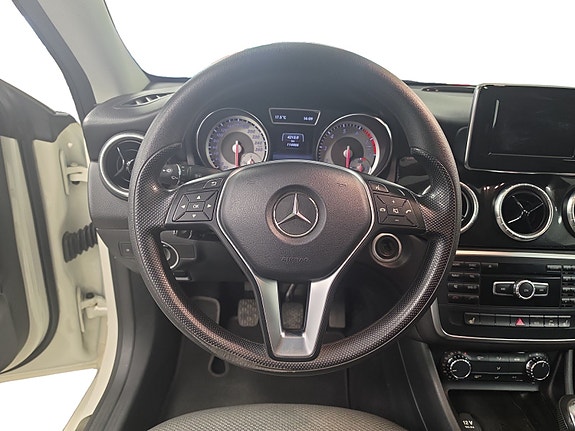 Mercedes-Benz CLA180 7 of 12