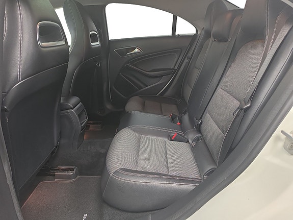 Mercedes-Benz CLA180 11 of 12