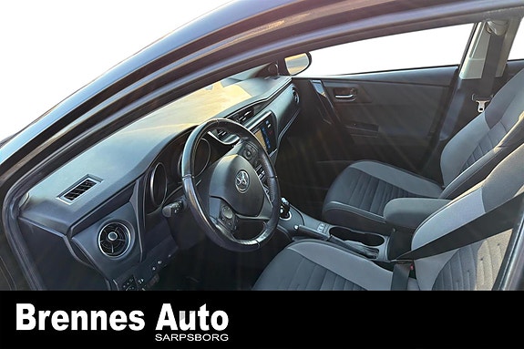 Toyota Auris 10 of 22