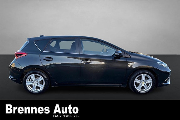 Toyota Auris 8 of 22