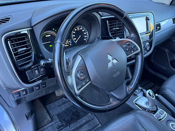 Mitsubishi Outlander 13 of 30