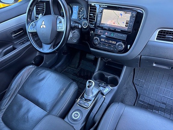 Mitsubishi Outlander 17 of 30