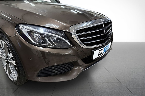 Mercedes-Benz C350 9 of 18