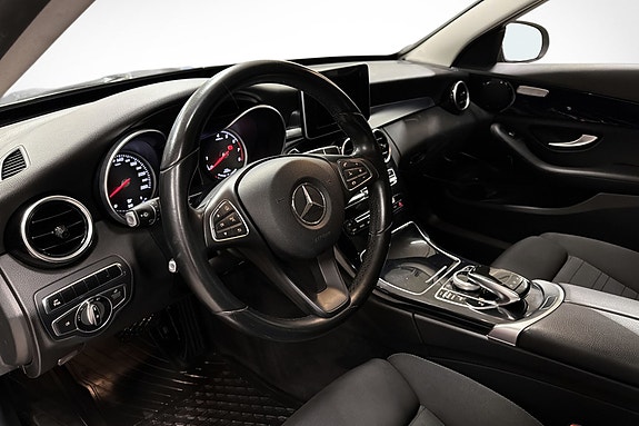 Mercedes-Benz C350 11 of 18