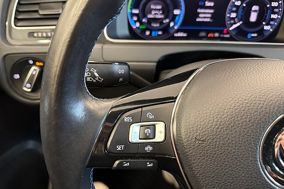 Volkswagen e-Golf VII 18 of 27