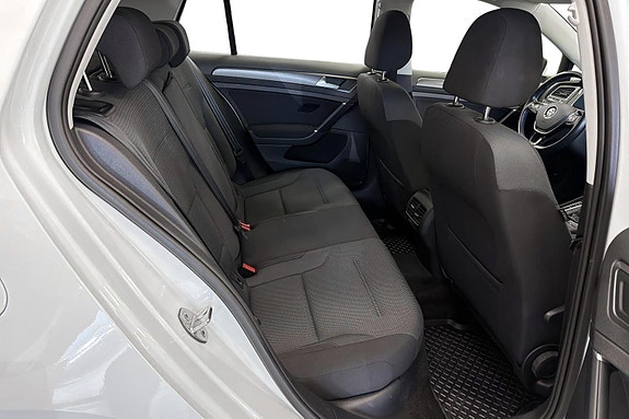Volkswagen e-Golf VII 23 of 27