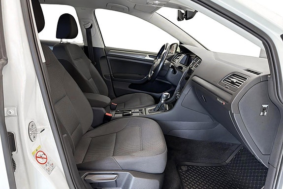 Volkswagen e-Golf VII 24 of 27