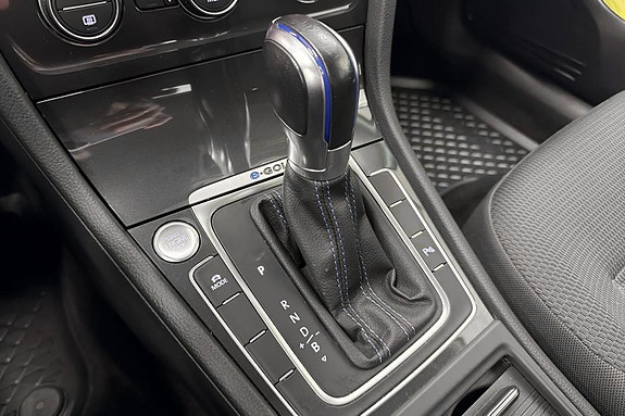Volkswagen e-Golf VII 16 of 27