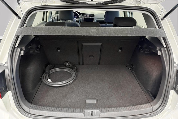 Volkswagen e-Golf VII 10 of 27