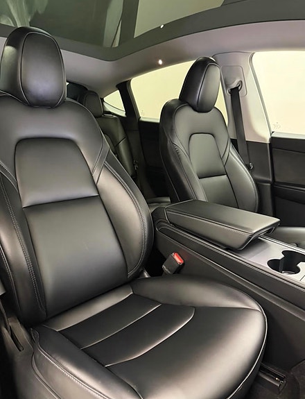 Tesla Model Y 14 of 19