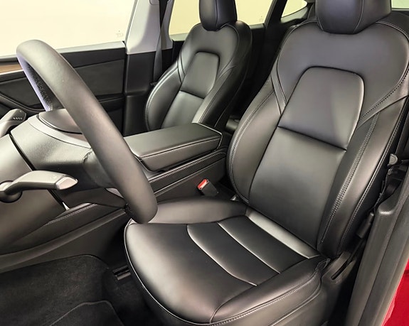Tesla Model Y 12 of 19