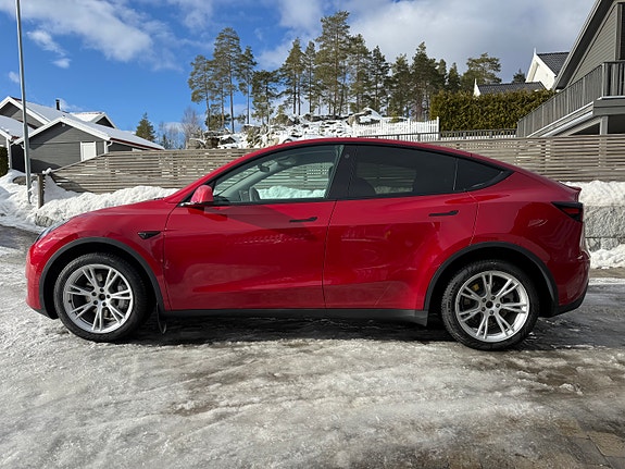 Tesla Model Y 5 of 19