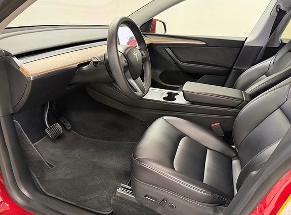 Tesla Model Y 11 of 19