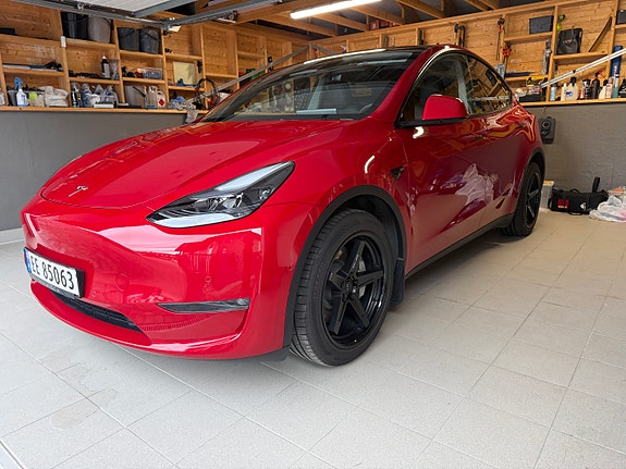 Tesla Model Y 7 of 19
