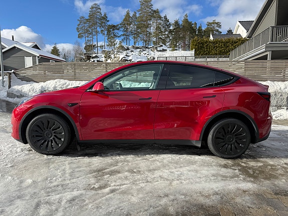 Tesla Model Y 4 of 19