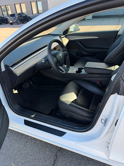 Tesla Model 3 10 of 18