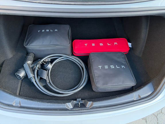 Tesla Model 3 13 of 18