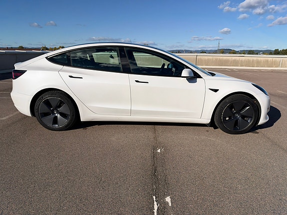 Tesla Model 3 18 of 18