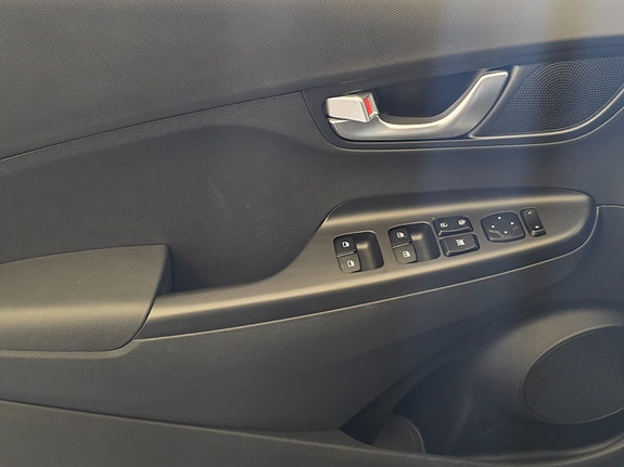 Hyundai Kona 13 of 30