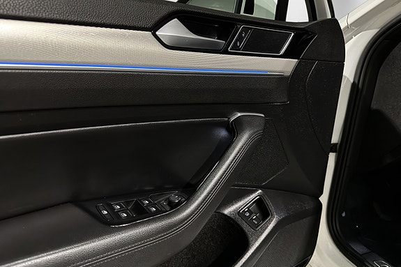 Volkswagen Passat 18 of 30