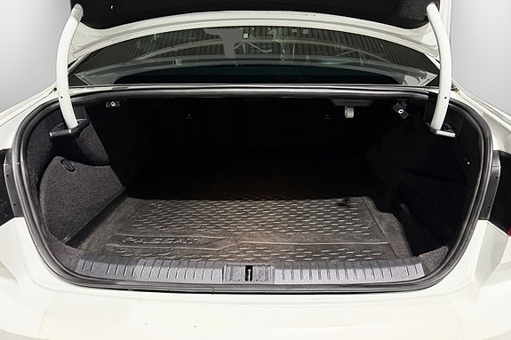 Volkswagen Passat 23 of 30