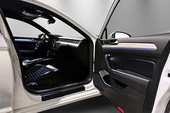 Volkswagen Passat 27 of 30